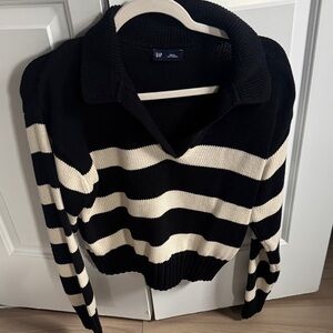 GAP Women's Black and Cream Striped Sweater